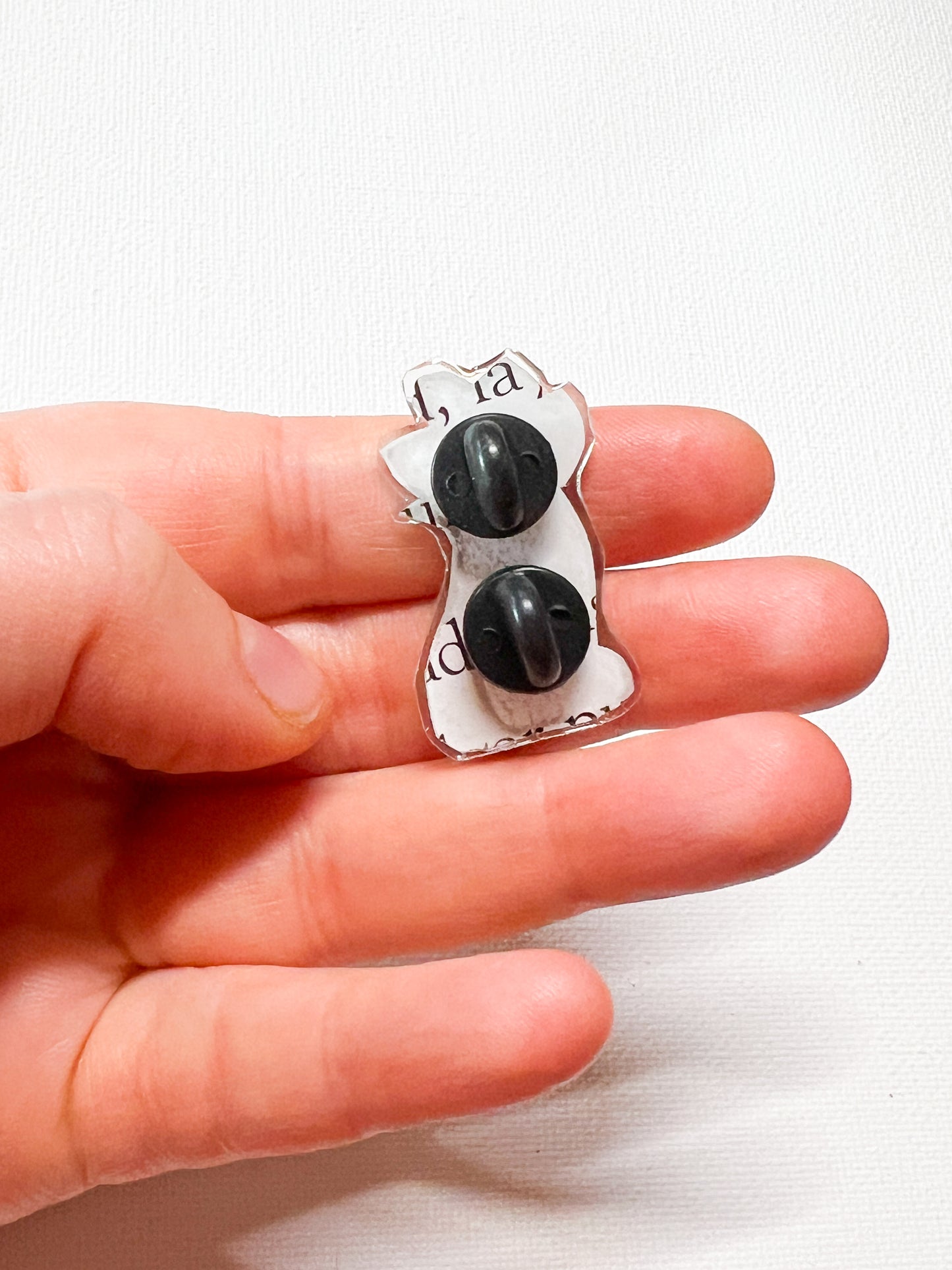 Upcycled White Kitten Singing Handmade Pin – Recycled Storybook Pin – Book Page Art Pin – Small Batch Resin